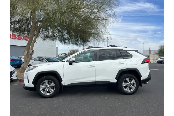 $27997 : Toyota RAV4 2022 XLE 4dr SUV image 9