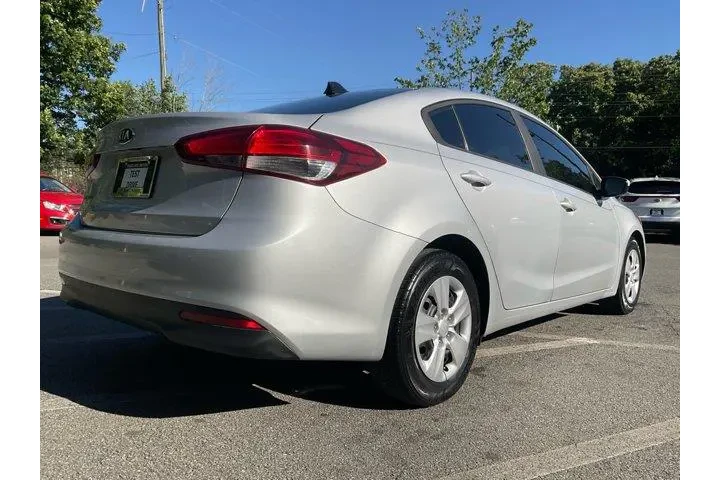 $10185 : Kia Forte 2017 LX 4dr Sedan image 5