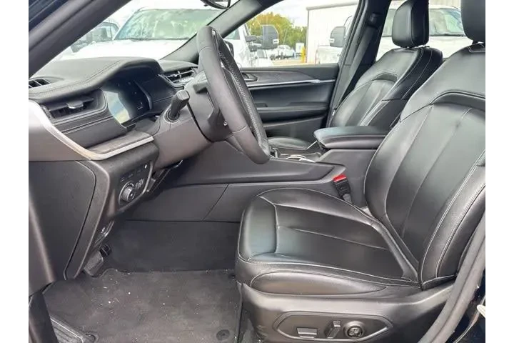 $30000 : Jeep Grand Cherokee 2024 4x4 image 2