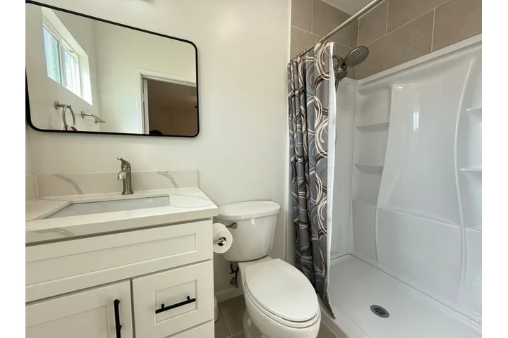 $2475 : 3Bed/2Bath Home in West Adams image 9