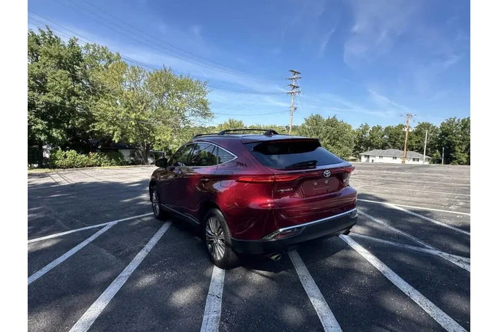 $24999 : 2021 Venza XLE image 8
