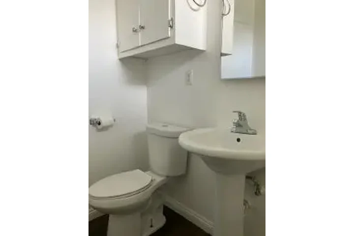 RENTO APT. y ESTUDIO📍Newhall image 2