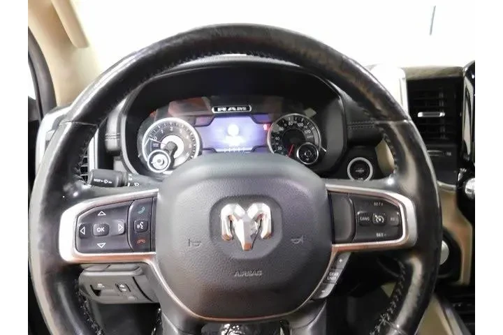 $18996 : Ram 1500 2019 4x4 Laramie 4d image 6