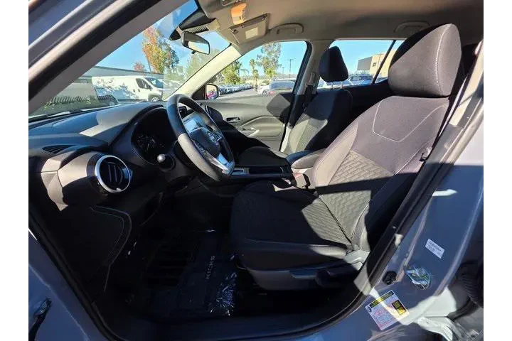 $17700 : Nissan Kicks 2023 SV 4dr Cro image 10