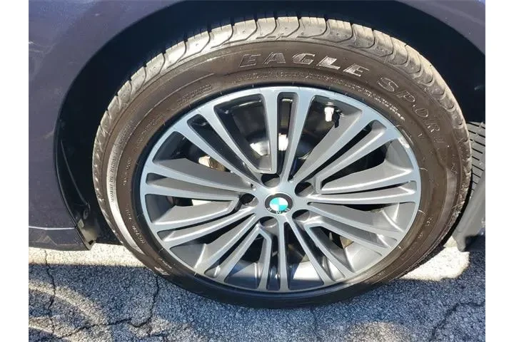 BMW 5 Series 2019 530i 4dr S image 5