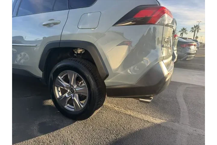 $24756 : Toyota RAV4 2022 XLE 4dr SUV image 8