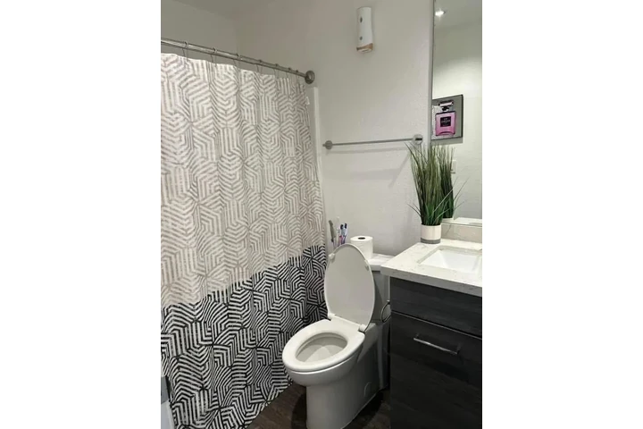 $900 : Our home image 4