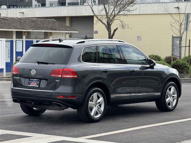 $12988 : 2011 Touareg Lux image 5