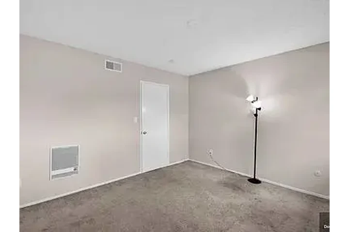 $1765 : 2br condominium for rent image 3