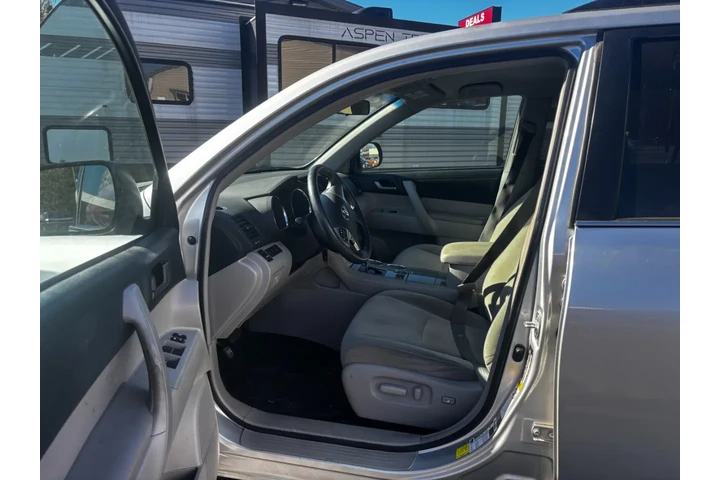 $12995 : 2013 Highlander image 5