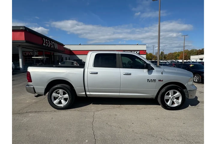 $13980 : 2016 RAM 1500 4WD Crew Cab 14 image 1