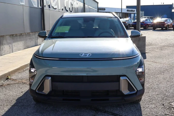 $21887 : 2025 Kona SEL FWD image 2