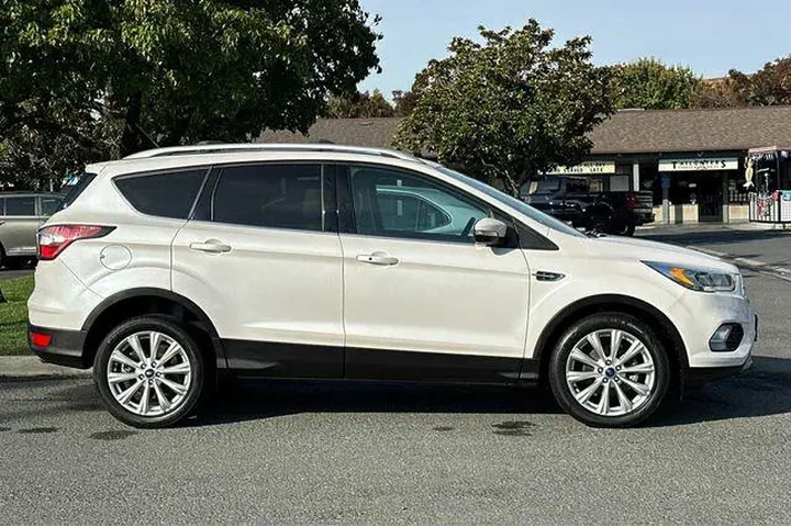 $12552 : Ford Escape 2017 Titanium 4d image 7