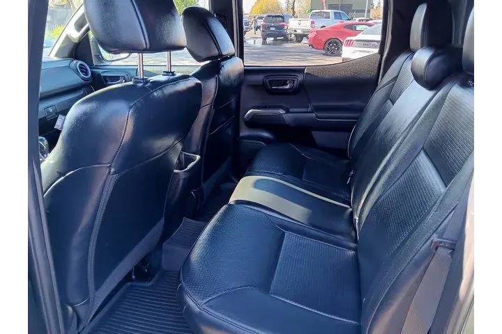 $39995 : Toyota Tacoma 2021 4x4 TRD O image 8