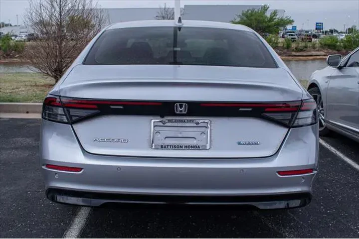 $29500 : Honda Accord Hybrid 2024 EX- image 4