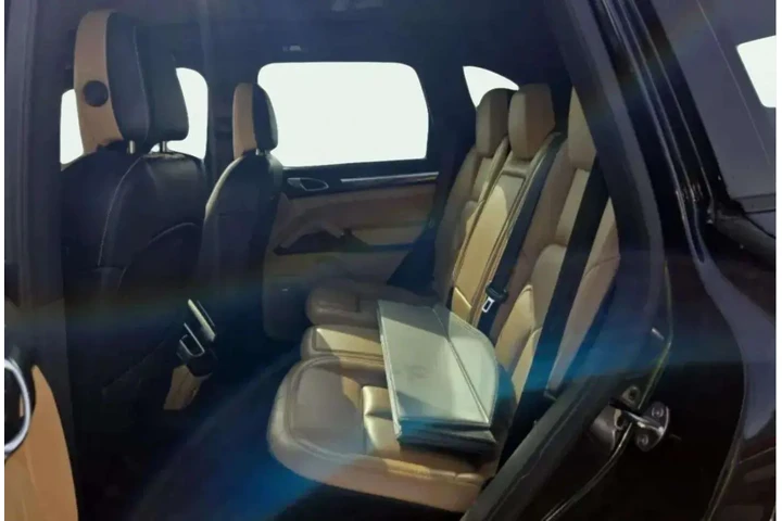 $17999 : 2016 Cayenne image 9