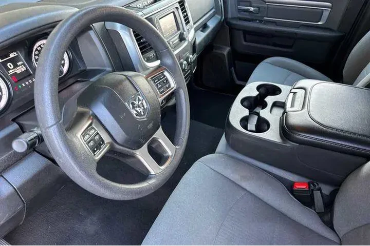 $26998 : Ram 1500 Classic 2024 4x4 SL image 4