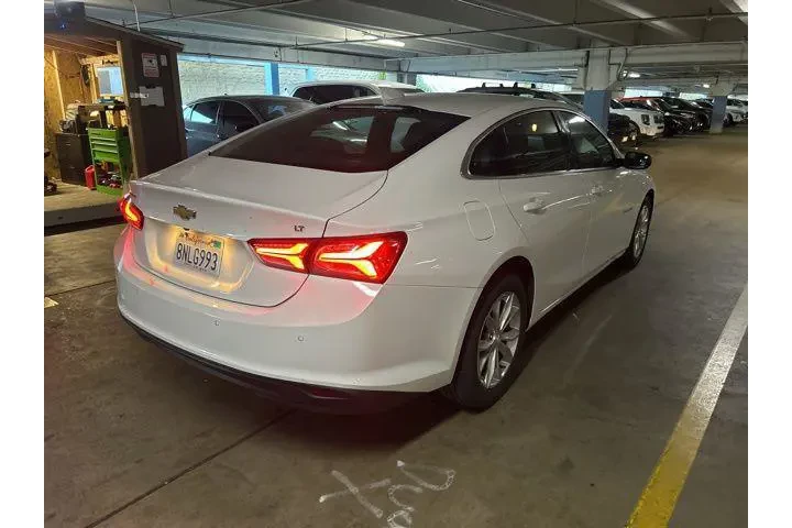 $15499 : Chevrolet Malibu 2020 LT 4dr image 2