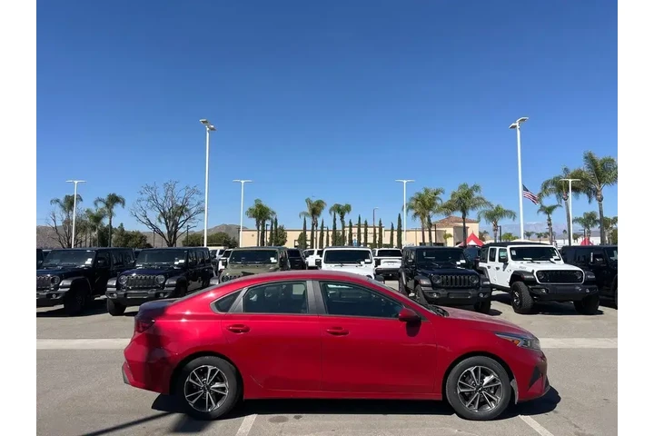 $16805 : Kia Forte 2023 LX 4dr Sedan image 9