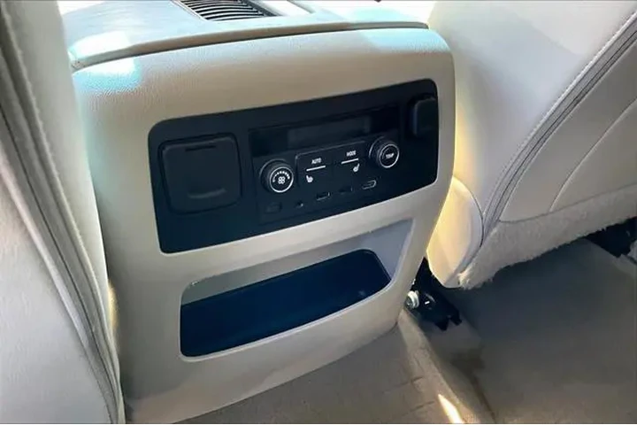 $36991 : GMC Yukon XL 2019 4x2 Denali image 9