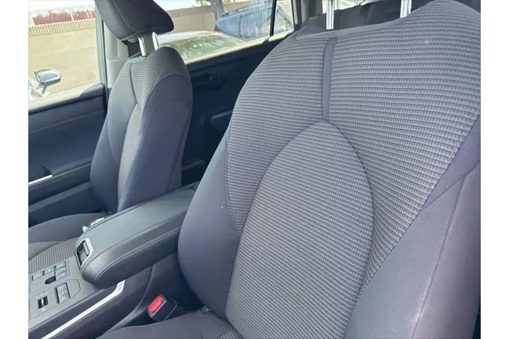 $36448 : Toyota Highlander 2024 AWD L image 6