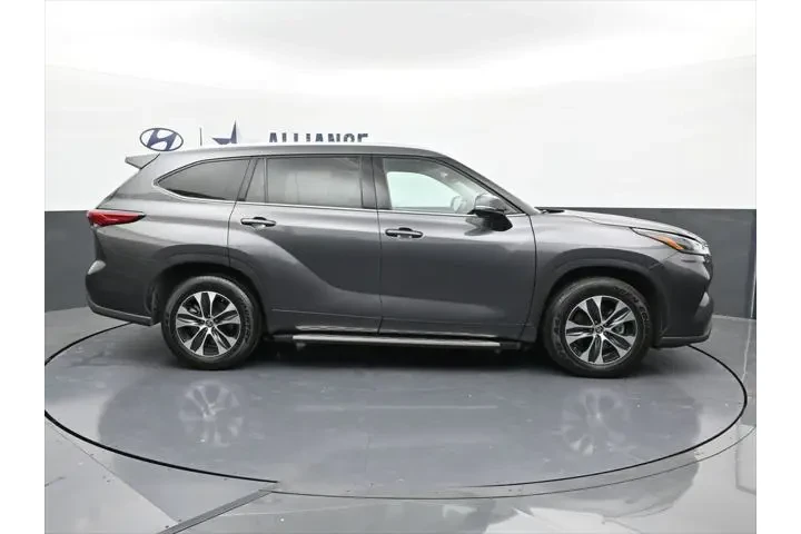 $31827 : Toyota Highlander Hybrid 202 image 9