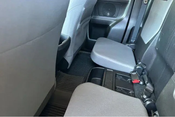 $31900 : Toyota Tacoma 2020 4x2 TRD S image 8