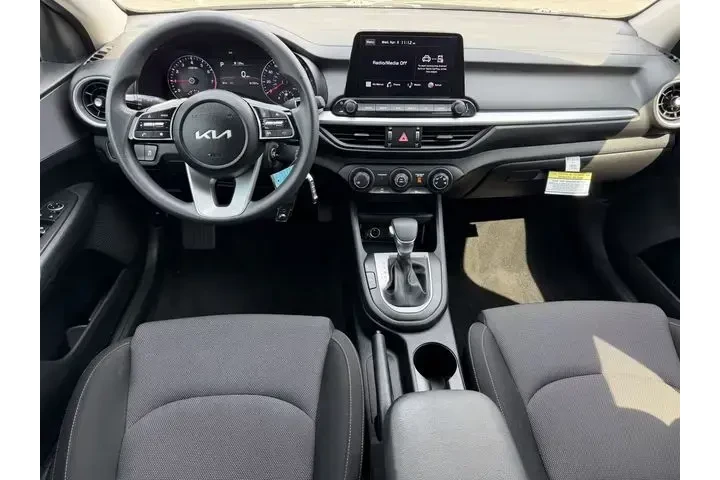 $17451 : Kia Forte 2024 LX 4dr Sedan image 4