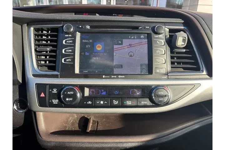 $28144 : Toyota Highlander 2019 XLE 4 image 10