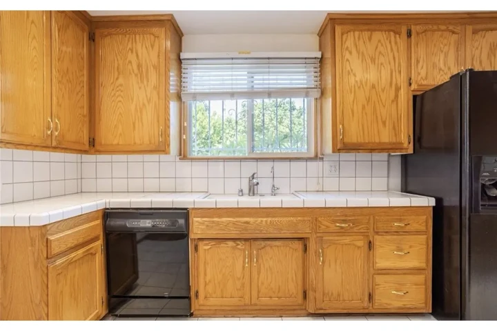 $2000 : 2Bed Home in South Los Angeles image 5