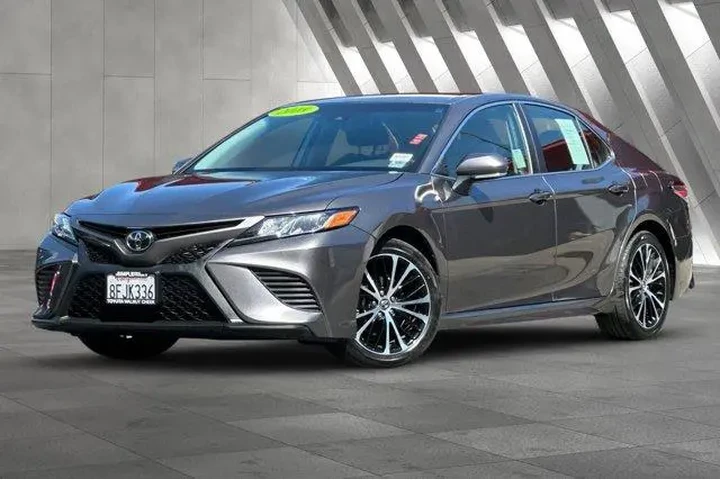 $19000 : Toyota Camry 2018 SE 4dr Sed image 2
