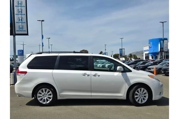 $19588 : Toyota Sienna 2014 AWD XLE 7 image 8