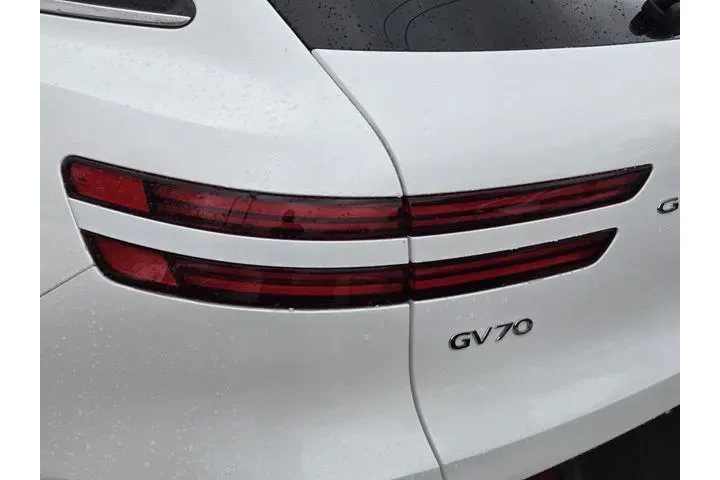 $37500 : Genesis GV70 2023 AWD 2.5T S image 8