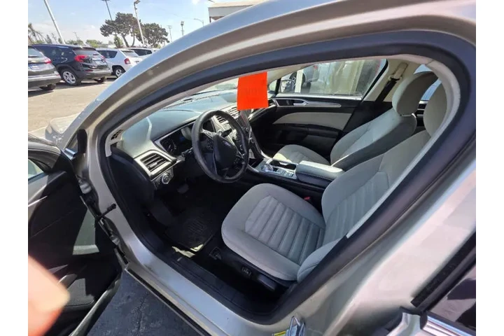 2017 Fusion S image 8