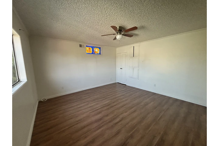 $1000 : Cuarto de renta image 2
