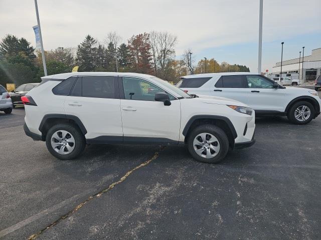 $22990 : Pre-Owned 2022 RAV4 LE image 2