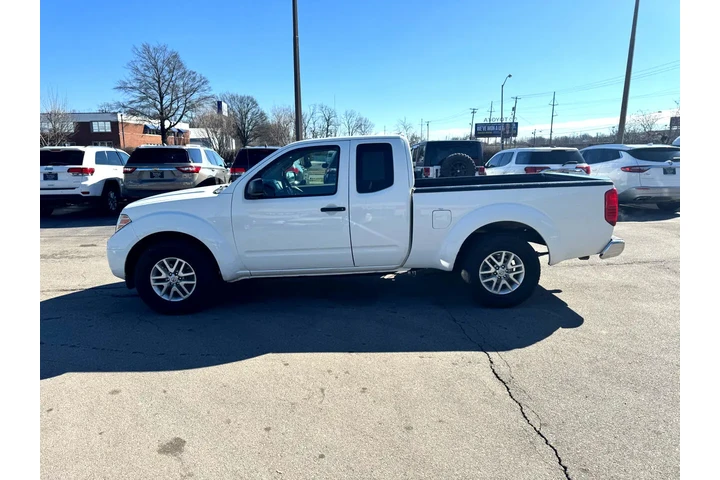 $10980 : 2015 Frontier 4WD image 5
