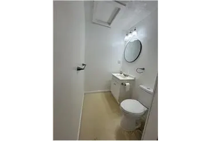 $625 : Rental property with 2 bedro image 9