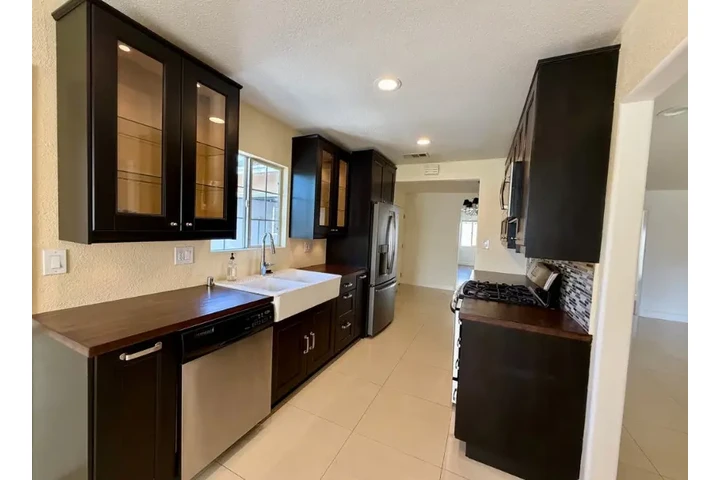 $2370 : 3bed house available for rent image 5