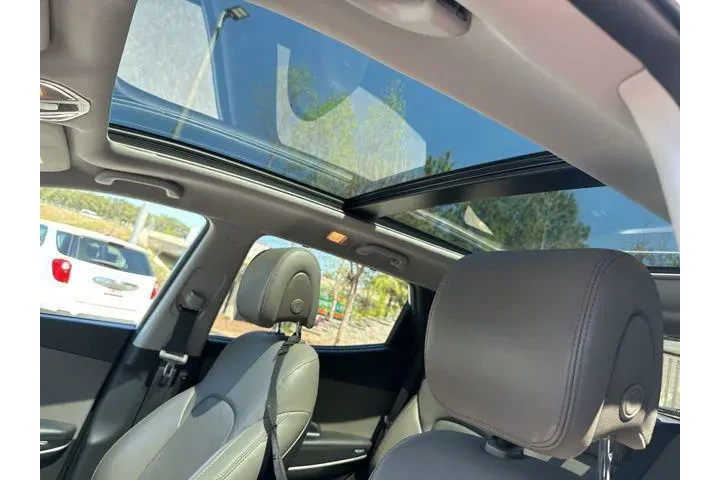 $17142 : Hyundai SANTA FE Sport 2018 image 9