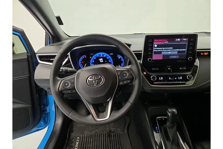 $22998 : Toyota Corolla Hatchback 202 image 9