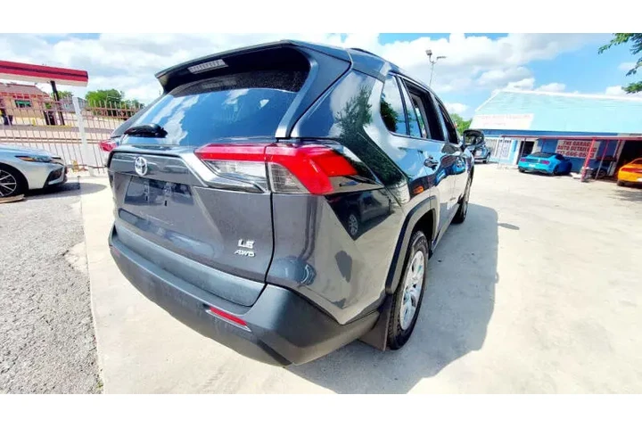 $16500 : 2019 RAV4 LE image 9