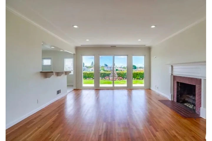 $2400 : 3 BED HOME IN WEST ADAMS, LA image 2