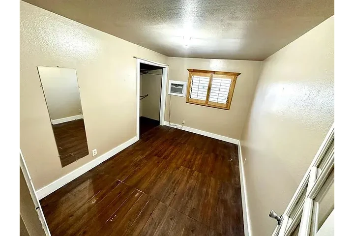 $750 : casa de barrio familiar establ image 9