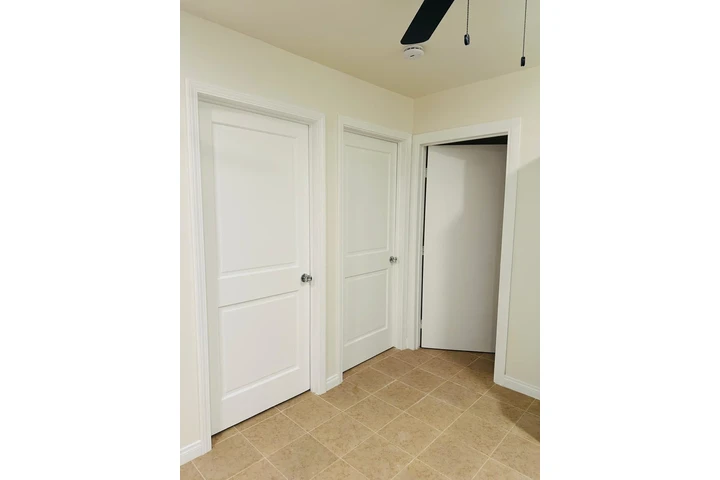 $2400 : Se Renta en Resed image 1