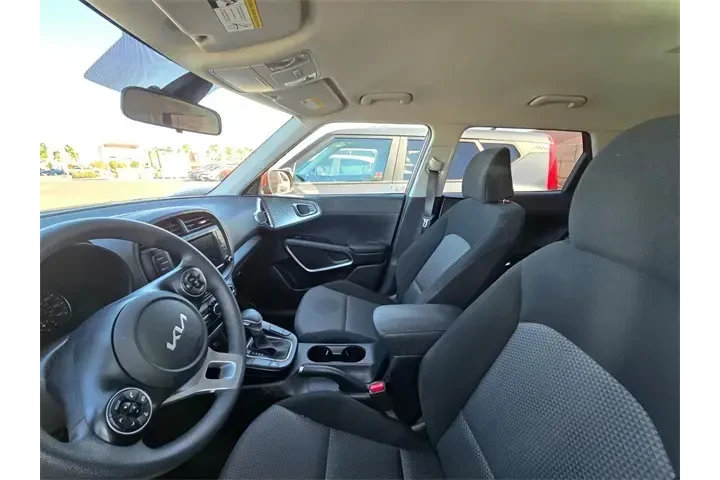 $16988 : Kia Soul 2022 LX 4dr Crossov image 7