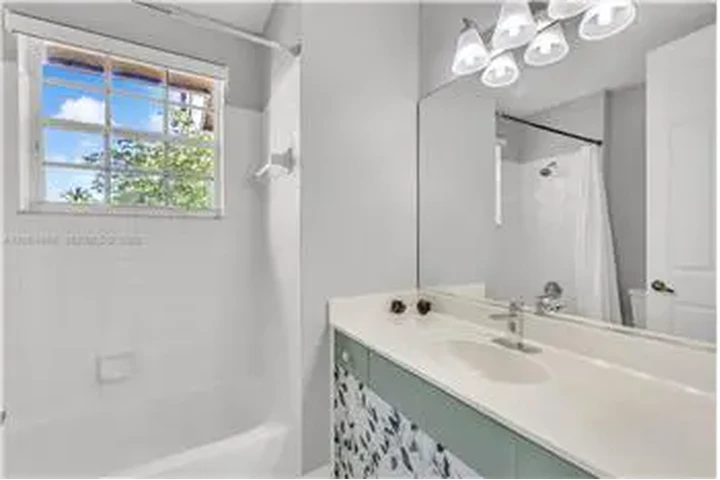 $5900 : Rental property with 5 bedro image 5