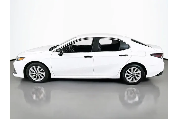 $18399 : Toyota Camry 2022 LE 4dr Sed image 10