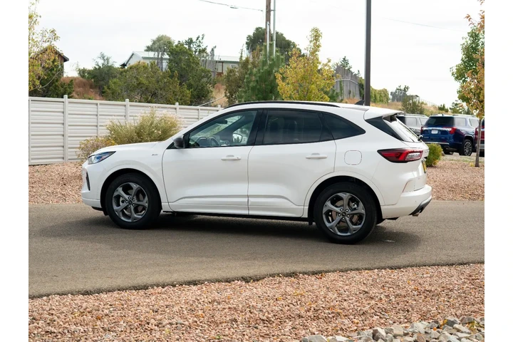 $29223 : 2024 Escape ST-Line image 9