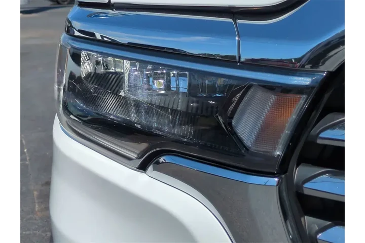 $38996 : Ram 1500 2025 4x4 Laramie 4d image 9